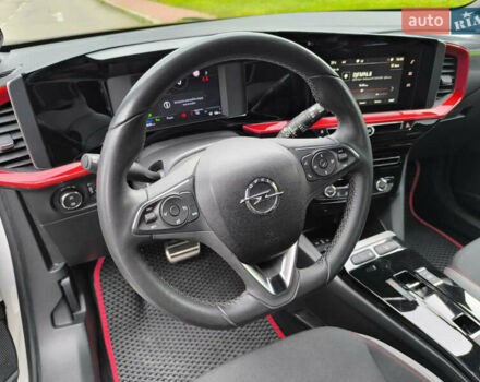 Белый Опель Mokka-e, объемом двигателя 0 л и пробегом 17 тыс. км за 15800 $, фото 36 на Automoto.ua