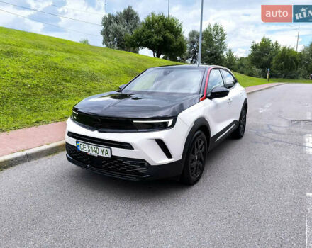 Белый Опель Mokka-e, объемом двигателя 0 л и пробегом 17 тыс. км за 15800 $, фото 1 на Automoto.ua