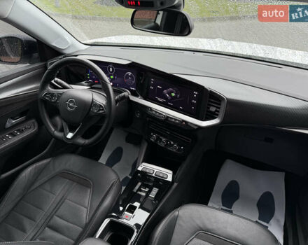 Белый Опель Mokka-e, объемом двигателя 0 л и пробегом 50 тыс. км за 16700 $, фото 66 на Automoto.ua