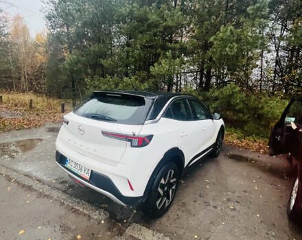 Белый Опель Mokka-e, объемом двигателя 0 л и пробегом 12 тыс. км за 19000 $, фото 1 на Automoto.ua