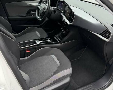 Белый Опель Mokka-e, объемом двигателя 0 л и пробегом 46 тыс. км за 16900 $, фото 8 на Automoto.ua