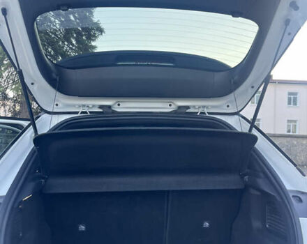 Белый Опель Mokka-e, объемом двигателя 0 л и пробегом 50 тыс. км за 16900 $, фото 20 на Automoto.ua