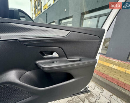 Белый Опель Mokka-e, объемом двигателя 0 л и пробегом 14 тыс. км за 18900 $, фото 19 на Automoto.ua