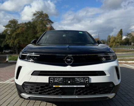 Білий Опель Mokka-e, об'ємом двигуна 0 л та пробігом 1 тис. км за 27315 $, фото 2 на Automoto.ua