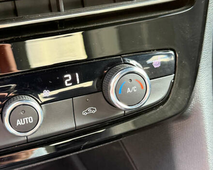 Білий Опель Mokka-e, об'ємом двигуна 0 л та пробігом 1 тис. км за 27315 $, фото 36 на Automoto.ua