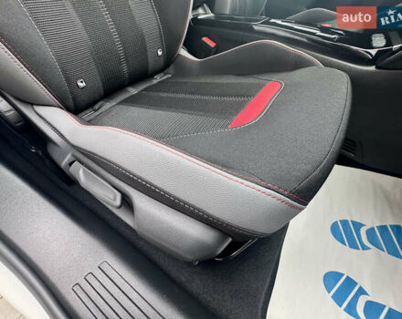 Белый Опель Mokka-e, объемом двигателя 0 л и пробегом 14 тыс. км за 18900 $, фото 26 на Automoto.ua