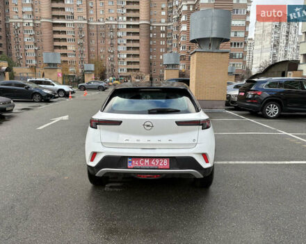 Білий Опель Mokka-e, об'ємом двигуна 0 л та пробігом 8 тис. км за 18500 $, фото 7 на Automoto.ua