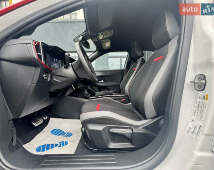 Белый Опель Mokka-e, объемом двигателя 0 л и пробегом 14 тыс. км за 18900 $, фото 40 на Automoto.ua