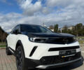 Білий Опель Mokka-e, об'ємом двигуна 0 л та пробігом 1 тис. км за 27315 $, фото 4 на Automoto.ua