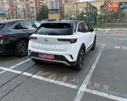 Белый Опель Mokka-e, объемом двигателя 0 л и пробегом 13 тыс. км за 19500 $, фото 5 на Automoto.ua