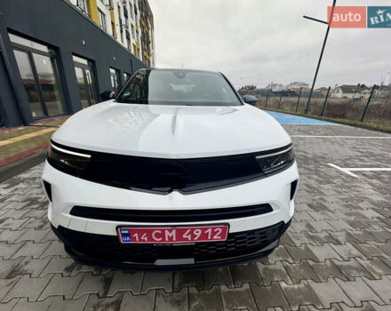 Белый Опель Mokka-e, объемом двигателя 0 л и пробегом 14 тыс. км за 18900 $, фото 2 на Automoto.ua