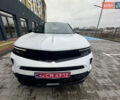 Белый Опель Mokka-e, объемом двигателя 0 л и пробегом 14 тыс. км за 18900 $, фото 2 на Automoto.ua