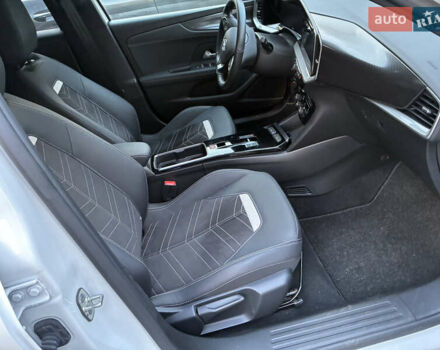 Белый Опель Mokka-e, объемом двигателя 0 л и пробегом 13 тыс. км за 19500 $, фото 13 на Automoto.ua