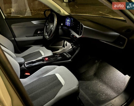 Білий Опель Mokka-e, об'ємом двигуна 0 л та пробігом 16 тис. км за 17900 $, фото 8 на Automoto.ua