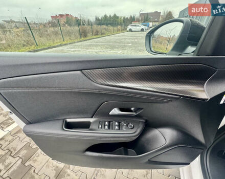 Белый Опель Mokka-e, объемом двигателя 0 л и пробегом 14 тыс. км за 18900 $, фото 39 на Automoto.ua