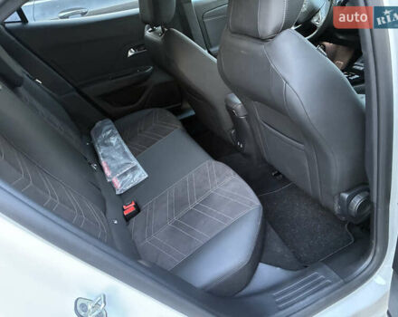 Белый Опель Mokka-e, объемом двигателя 0 л и пробегом 13 тыс. км за 19500 $, фото 10 на Automoto.ua