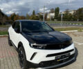 Білий Опель Mokka-e, об'ємом двигуна 0 л та пробігом 1 тис. км за 27315 $, фото 3 на Automoto.ua