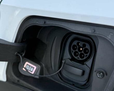 Білий Опель Mokka-e, об'ємом двигуна 0 л та пробігом 1 тис. км за 27315 $, фото 53 на Automoto.ua