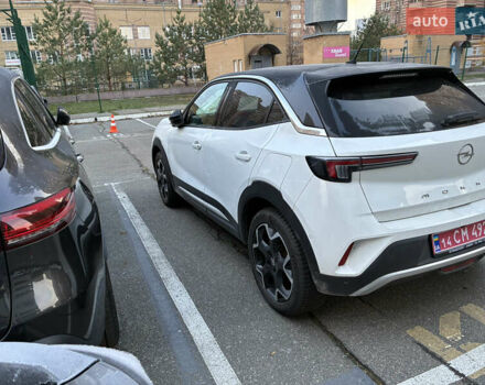 Белый Опель Mokka-e, объемом двигателя 0 л и пробегом 13 тыс. км за 19500 $, фото 7 на Automoto.ua