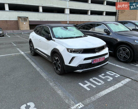 Белый Опель Mokka-e, объемом двигателя 0 л и пробегом 13 тыс. км за 19500 $, фото 2 на Automoto.ua