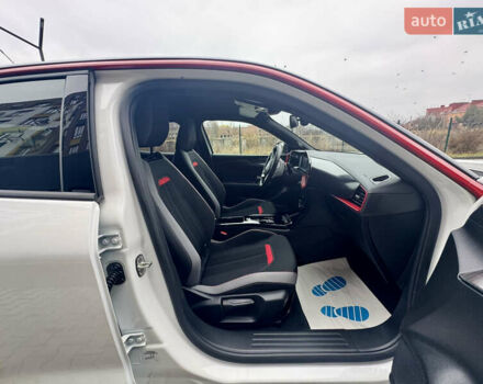 Белый Опель Mokka-e, объемом двигателя 0 л и пробегом 14 тыс. км за 18900 $, фото 21 на Automoto.ua