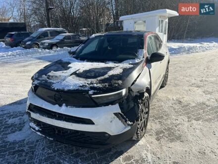 Белый Опель Mokka-e, объемом двигателя 0 л и пробегом 30 тыс. км за 12700 $, фото 1 на Automoto.ua