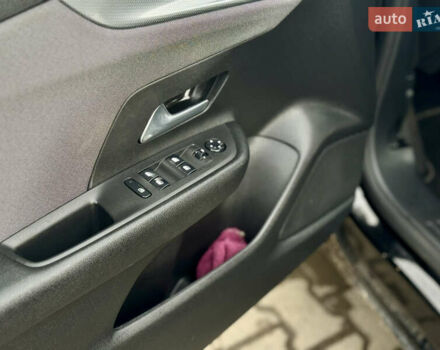 Черный Опель Mokka-e, объемом двигателя 0 л и пробегом 83 тыс. км за 15500 $, фото 53 на Automoto.ua