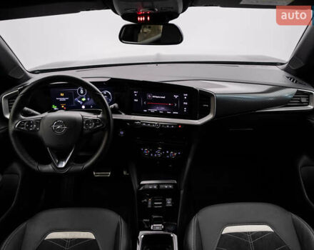 Черный Опель Mokka-e, объемом двигателя 0 л и пробегом 8 тыс. км за 25909 $, фото 4 на Automoto.ua