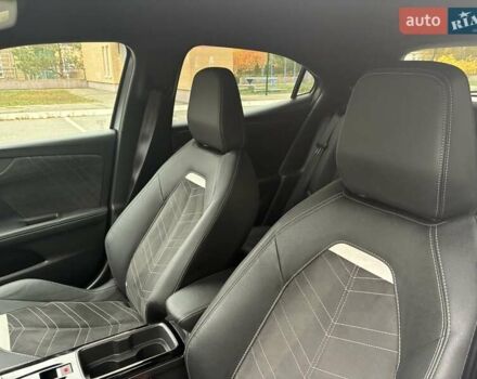 Серый Опель Mokka-e, объемом двигателя 0 л и пробегом 39 тыс. км за 18500 $, фото 93 на Automoto.ua