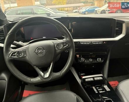 Серый Опель Mokka-e, объемом двигателя 0 л и пробегом 39 тыс. км за 18500 $, фото 102 на Automoto.ua