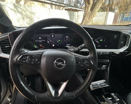 Сірий Опель Mokka-e, об'ємом двигуна 0 л та пробігом 69 тис. км за 16900 $, фото 24 на Automoto.ua