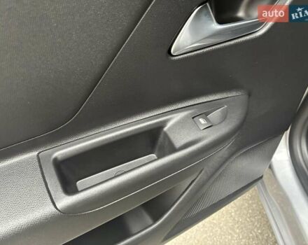 Серый Опель Mokka-e, объемом двигателя 0 л и пробегом 39 тыс. км за 18500 $, фото 68 на Automoto.ua