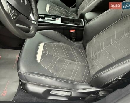 Серый Опель Mokka-e, объемом двигателя 0 л и пробегом 39 тыс. км за 18500 $, фото 94 на Automoto.ua