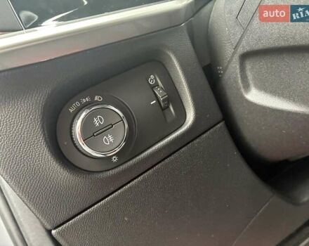 Серый Опель Mokka-e, объемом двигателя 0 л и пробегом 39 тыс. км за 18500 $, фото 100 на Automoto.ua