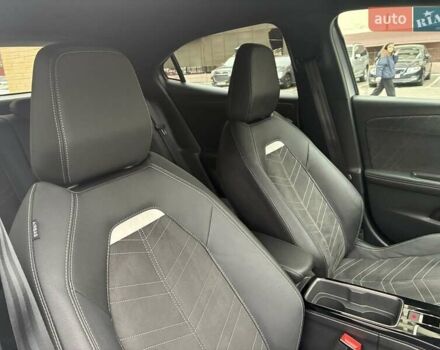 Серый Опель Mokka-e, объемом двигателя 0 л и пробегом 39 тыс. км за 18500 $, фото 76 на Automoto.ua