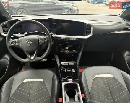 Серый Опель Mokka-e, объемом двигателя 0 л и пробегом 39 тыс. км за 18500 $, фото 105 на Automoto.ua