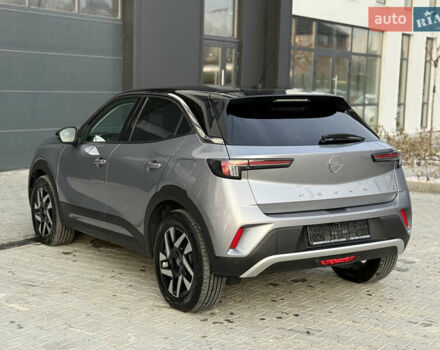 Серый Опель Mokka-e, объемом двигателя 0 л и пробегом 22 тыс. км за 16900 $, фото 5 на Automoto.ua