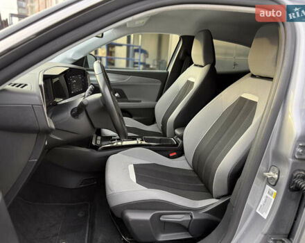 Серый Опель Mokka-e, объемом двигателя 0 л и пробегом 22 тыс. км за 16900 $, фото 7 на Automoto.ua