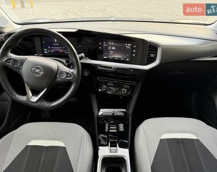 Серый Опель Mokka-e, объемом двигателя 0 л и пробегом 22 тыс. км за 16900 $, фото 6 на Automoto.ua