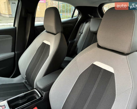 Серый Опель Mokka-e, объемом двигателя 0 л и пробегом 10 тыс. км за 18000 $, фото 57 на Automoto.ua