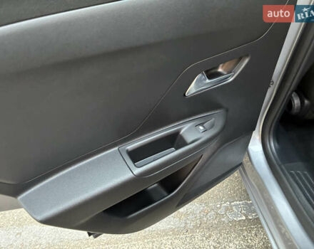 Серый Опель Mokka-e, объемом двигателя 0 л и пробегом 10 тыс. км за 18000 $, фото 38 на Automoto.ua