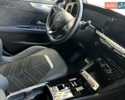 Сірий Опель Mokka-e, об'ємом двигуна 0 л та пробігом 4 тис. км за 22500 $, фото 40 на Automoto.ua