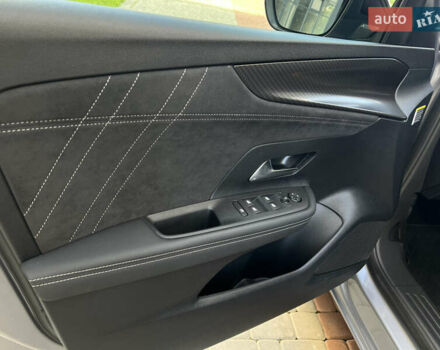 Сірий Опель Mokka-e, об'ємом двигуна 0 л та пробігом 4 тис. км за 22500 $, фото 34 на Automoto.ua