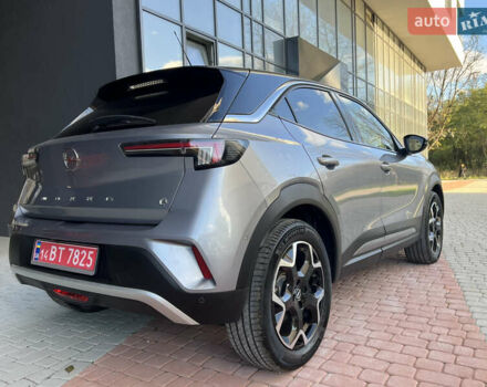 Сірий Опель Mokka-e, об'ємом двигуна 0 л та пробігом 4 тис. км за 22500 $, фото 5 на Automoto.ua