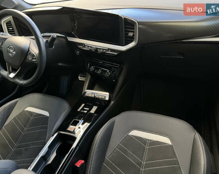 Сірий Опель Mokka-e, об'ємом двигуна 0 л та пробігом 4 тис. км за 22500 $, фото 38 на Automoto.ua