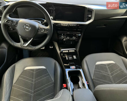 Сірий Опель Mokka-e, об'ємом двигуна 0 л та пробігом 4 тис. км за 22500 $, фото 44 на Automoto.ua