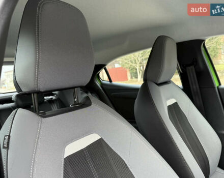 Зелений Опель Mokka-e, об'ємом двигуна 0 л та пробігом 60 тис. км за 16799 $, фото 41 на Automoto.ua