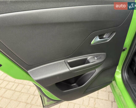 Зелений Опель Mokka-e, об'ємом двигуна 0 л та пробігом 60 тис. км за 16799 $, фото 55 на Automoto.ua