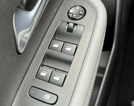 Зелений Опель Mokka-e, об'ємом двигуна 0 л та пробігом 60 тис. км за 16799 $, фото 79 на Automoto.ua