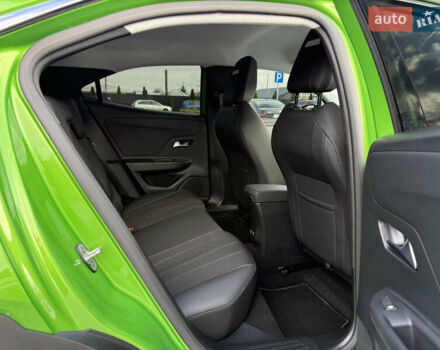 Зеленый Опель Mokka-e, объемом двигателя 0 л и пробегом 18 тыс. км за 16900 $, фото 20 на Automoto.ua